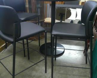 Table w/chairs