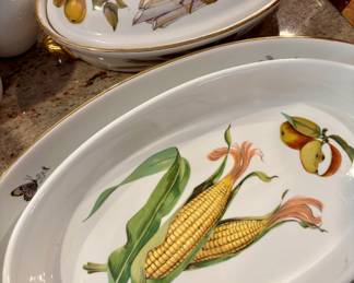 Royal Worchester service pieces...