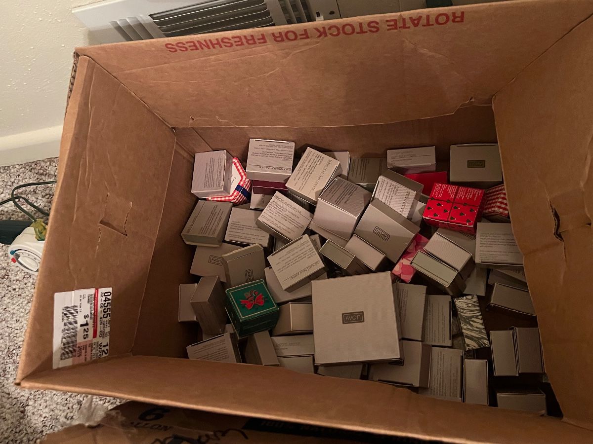 Items offered at the completed estate sale in Chesapeake, photograph 3