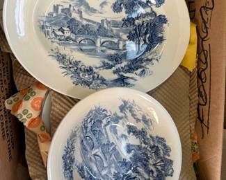 Wedgewood set 20 plates! Platter, serving bowl