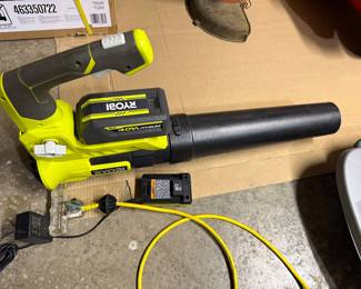 Leaf blower 
