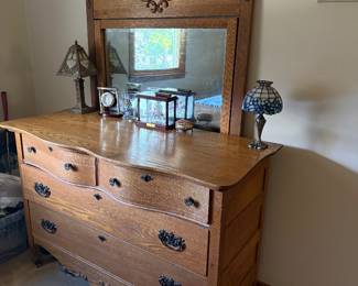 Antique dresser with mirror. Perfect condition 