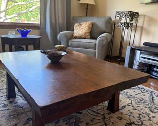 Beautiful coffee table, all wood