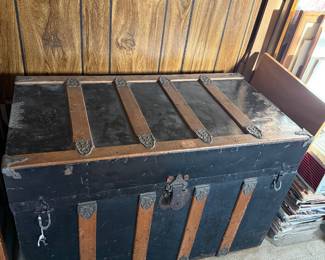 Nice steamer truck with all inside parts in excellent condition 