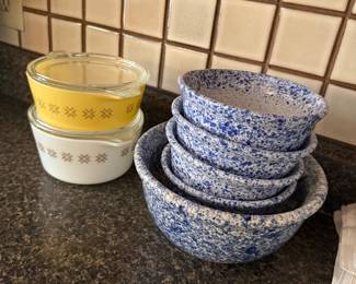 Vintage bowls, and Pyrex 