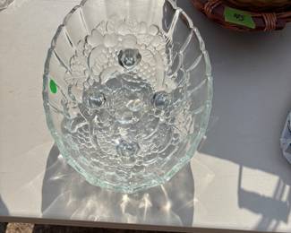 Decorative glass bowl