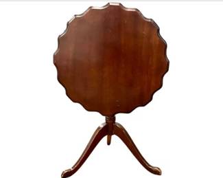 Chippendale Style Mahogany Pie Crust Tilt Top Table