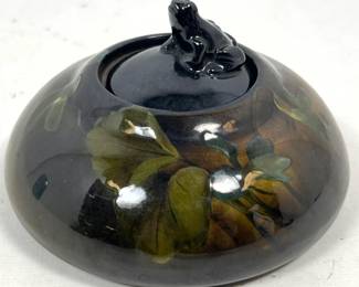 Lot 1885 Early Rookwood Pottery Standard Glaze Inkwell with frog Decorated Lid.