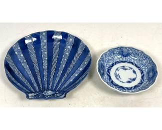 Lot 1842 2pc Japanese sometsuke blue and white porcelain Dishes including a shell molded dish and a lobed flo