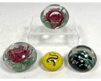 Lot 1911 4pcs Glass Paperweights featuring lampwork and millefiori motifs. Pairpoint and others.