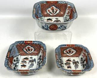 Lot 1826 3pc Japanese Imari Porcelain Nesting Square Bowls Meiji Period Possibly Chenghua Nian Zhi