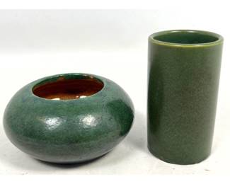 Lot 1894 2pc lot American Arts and Crafts pottery featuring a Hampshire Pottery matte green cylindrical vase