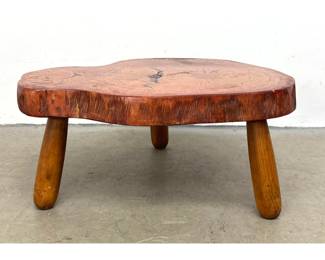 Lot 1425 BUCKHORN American Rustic Redwood Slice Slab Top Low Coffee Table. Tripod Base. Textured Cut Rim to t