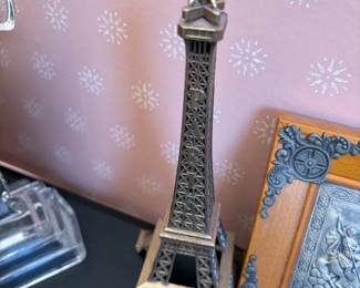 Eiffel Tower Metal Souvenir