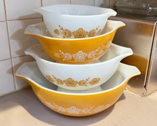 Pyrex Butterfly Gold Cinderella Mixing Bowl Set