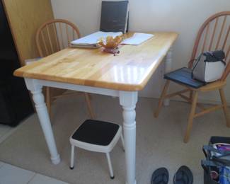 Kitchen Table - 4 Chairs