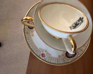 Tea Cups/Saucers