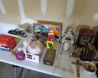Beanie Baby, Super Soaker, Piggie bank, Crucifix
