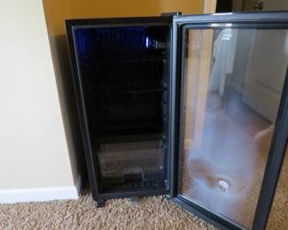 Beer refrigerator-COLD