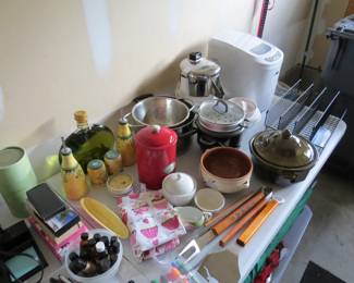 Ice Maker, Williams Sonoma Juicer, miscellaneous kitchen items.