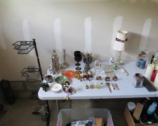 Miscellaneous decorative items, shower organizer and dishes