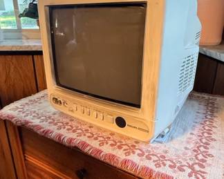 Philips Magnavox Retro Gaming CRT TV