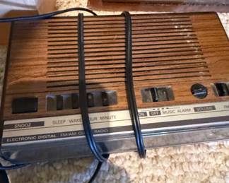 Vintage General Electric WoodGrain Digital Alarm Clock Radio