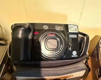Minolta Freedom Zoom AF Multibeam PointandShoot Camera