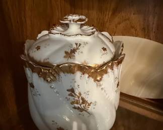 Haviland Limoges Covered Sugar Bowl, Schleiger