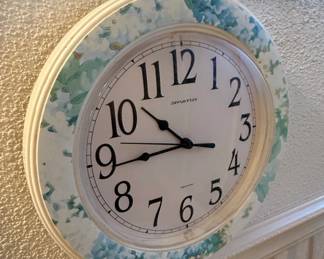 Spartus Floral Quartz Wall Clock