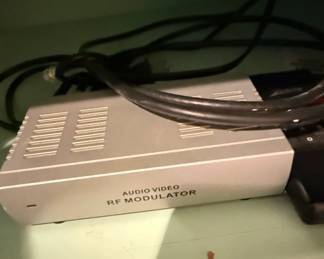 Dynex WS Audio Video RF Modulator