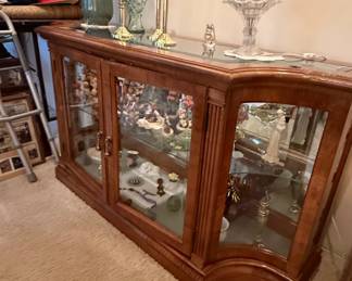 Pulaski Furniture Curio Display Cabinet