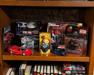 Star Wars Star Trek Collectibles & Books