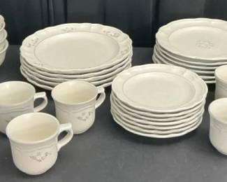 Pfaltzgraff Heirloom Dish Set