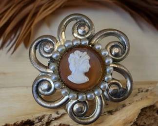 Vintage Cameo Faux Pearl Gold Tone Brooch Pin