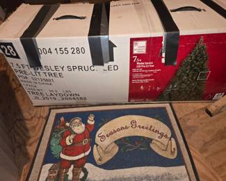 7.5' Prelit Christmas tree