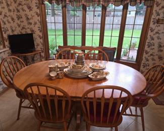 Oak dining table & 6 chairs