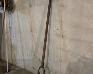 210 antiquegardencultivatorwithironwhee
