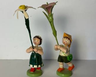 015 woodenfigurinesinfolkartstylewith