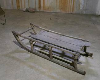 153 vintagewoodensledwithironrunners