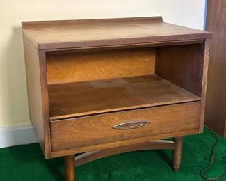 080 vintagebroyhillsculptramcmnightstand