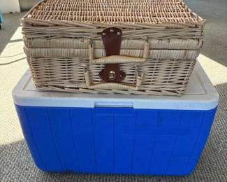 480 colemancoolerandwickerpicnicbasket