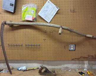 291 vintagewoodenscythewithcurvedblade