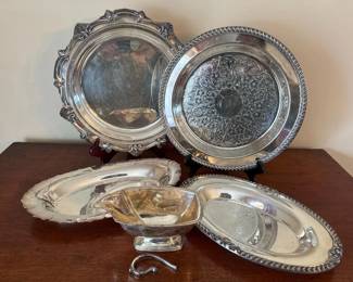 045 silverplatedservingtraysandgravybo