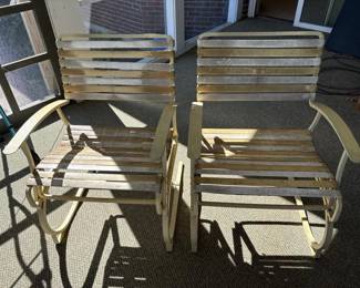 479 pairofvintagemetalpatiochairsslat