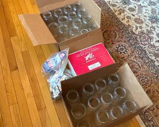 421 assortedglasscanningjarsandlidslot