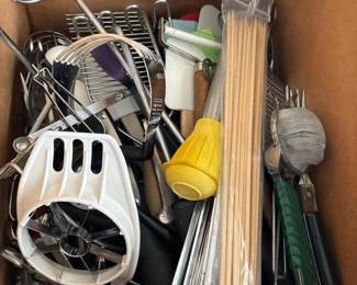 222 assortedkitchenutensilandgadgetlot