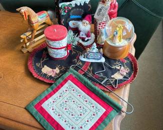 120 smalllotofchristmasandholidaydecor