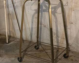 214 vintagemetalrollingstandwithcasters