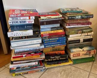 452 assortedhardcoverandpaperbackbooksm